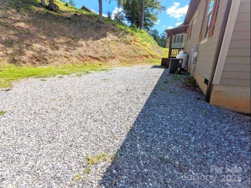 10 Rio Bravo Drive, Sylva, NC 28779.  MLS# CAR4296478, YatesRealty ID 2871. More parking in back
