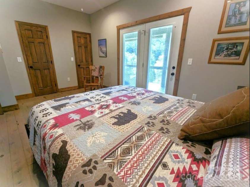 10 Rio Bravo Drive, Sylva, NC 28779.  MLS# CAR4296478, YatesRealty ID 2871. Primary double closet