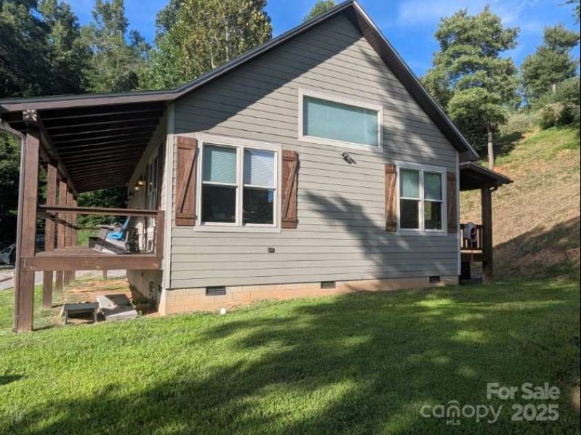 10 Rio Bravo Drive, Sylva, NC 28779.  MLS# CAR4296478, YatesRealty ID 2871. Side view