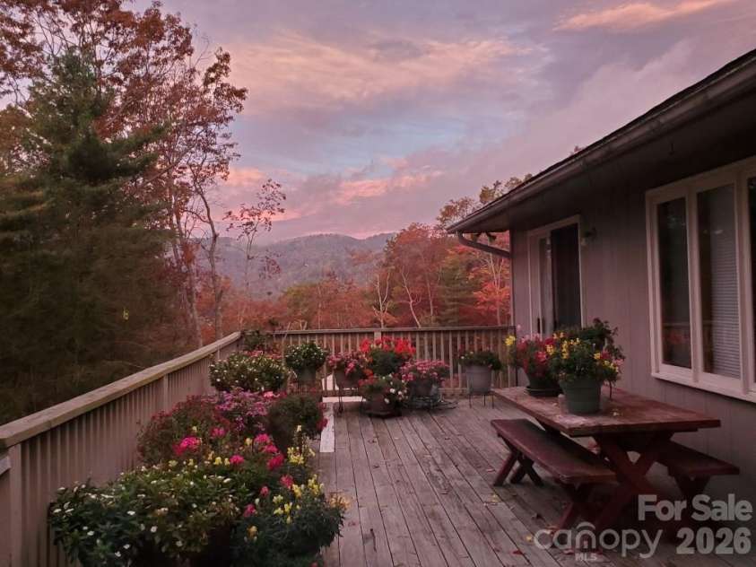 35 Azalea Drive, Spruce Pine, NC 28777.  MLS# CAR4352975, YatesRealty ID 2871. 