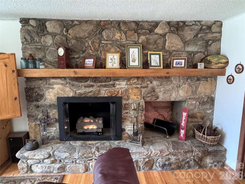 35 Azalea Drive, Spruce Pine, NC 28777.  MLS# CAR4352975, YatesRealty ID 2871. 