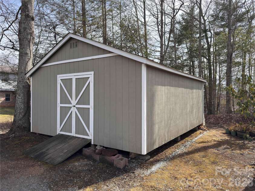 35 Azalea Drive, Spruce Pine, NC 28777.  MLS# CAR4352975, YatesRealty ID 2871. 