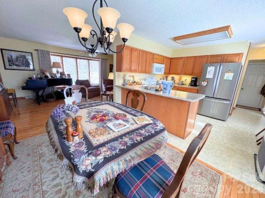 35 Azalea Drive, Spruce Pine, NC 28777.  MLS# CAR4352975, YatesRealty ID 2871. 