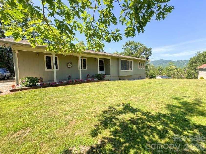 35 Azalea Drive, Spruce Pine, NC 28777.  MLS# CAR4352975, YatesRealty ID 2871. 