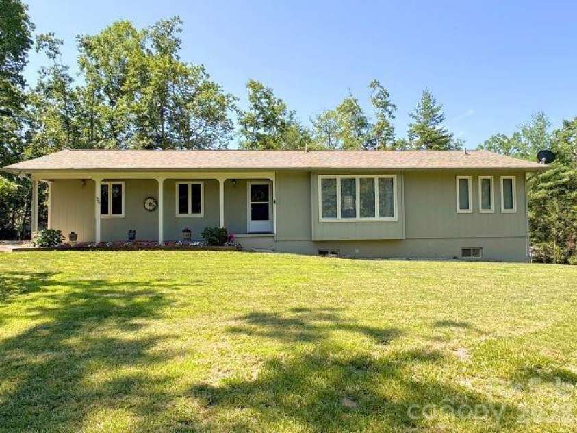 35 Azalea Drive, Spruce Pine, NC 28777.  MLS# CAR4352975, YatesRealty ID 2871. 