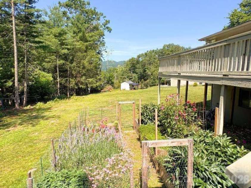 35 Azalea Drive, Spruce Pine, NC 28777.  MLS# CAR4352975, YatesRealty ID 2871. 