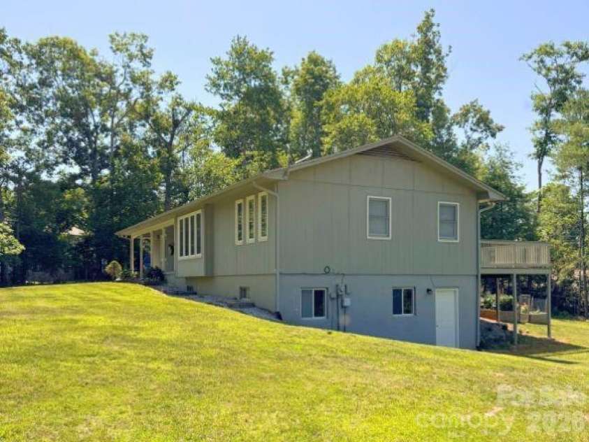 35 Azalea Drive, Spruce Pine, NC 28777.  MLS# CAR4352975, YatesRealty ID 2871. 