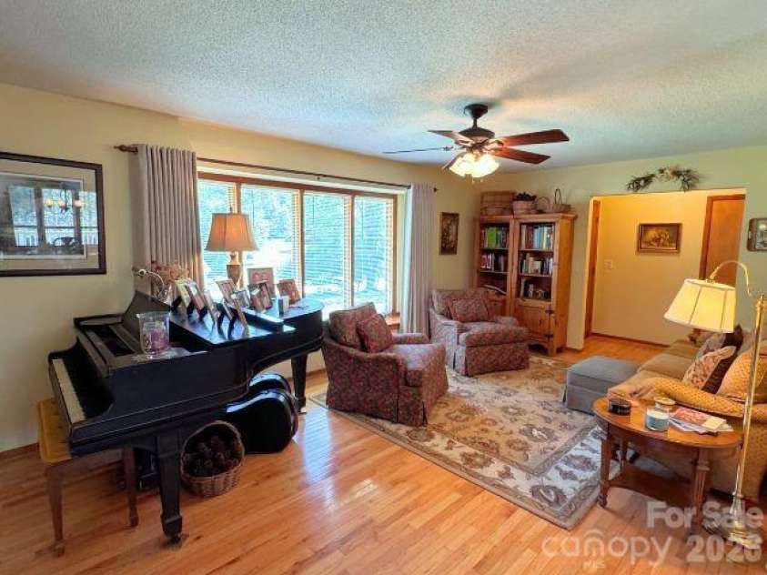 35 Azalea Drive, Spruce Pine, NC 28777.  MLS# CAR4352975, YatesRealty ID 2871. 