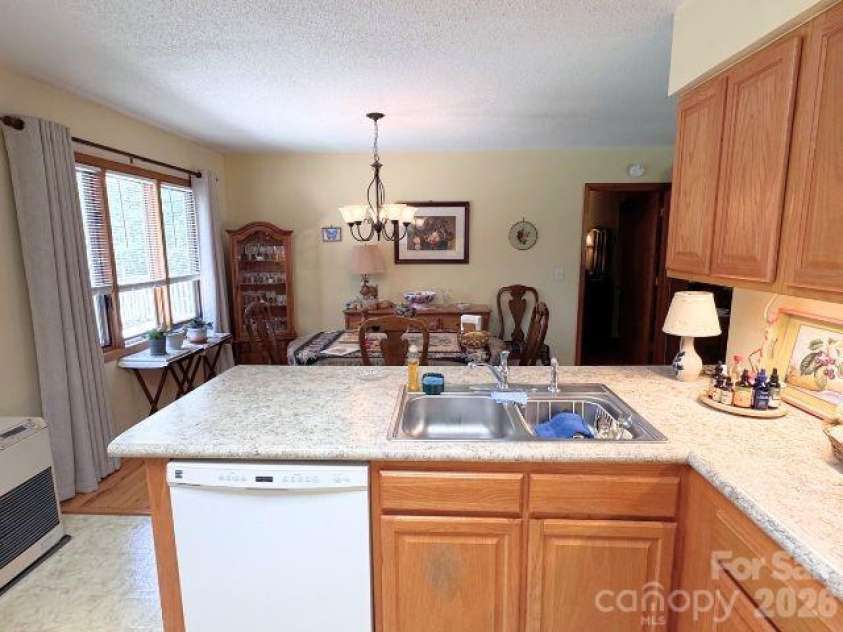 35 Azalea Drive, Spruce Pine, NC 28777.  MLS# CAR4352975, YatesRealty ID 2871. 