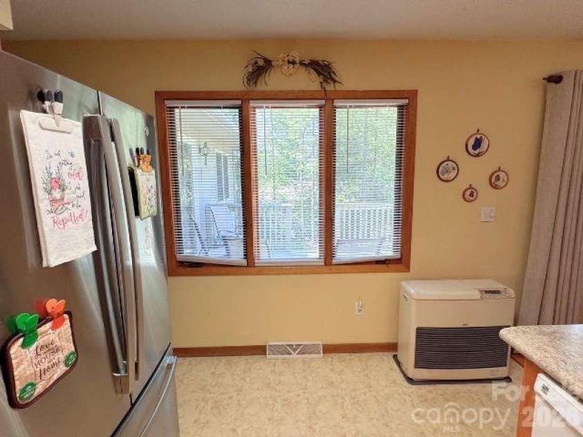 35 Azalea Drive, Spruce Pine, NC 28777.  MLS# CAR4352975, YatesRealty ID 2871. 