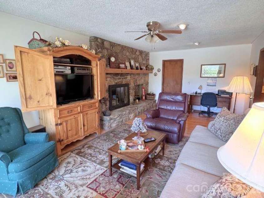 35 Azalea Drive, Spruce Pine, NC 28777.  MLS# CAR4352975, YatesRealty ID 2871. 