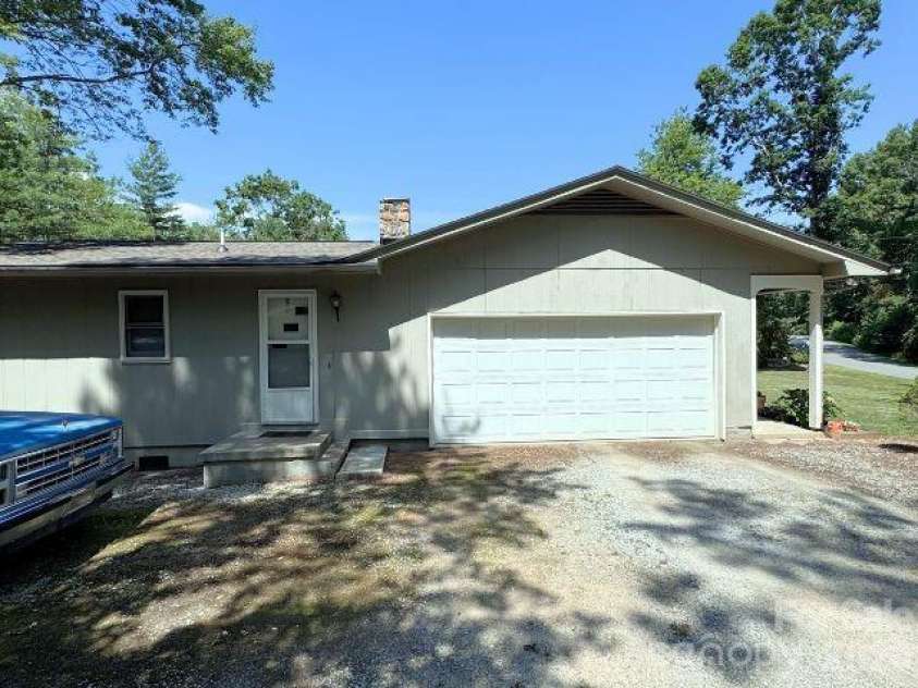 35 Azalea Drive, Spruce Pine, NC 28777.  MLS# CAR4352975, YatesRealty ID 2871. 