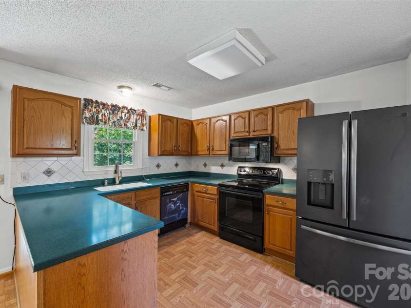 2998 Devonshire Drive, Rock Hill, SC 29732.  MLS# CAR4376859, YatesRealty ID 28710. Kitchen