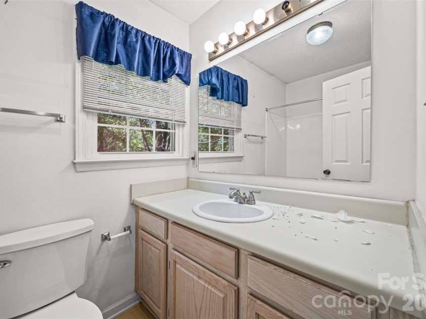 2998 Devonshire Drive, Rock Hill, SC 29732.  MLS# CAR4376859, YatesRealty ID 28710. Upstairs shared bath