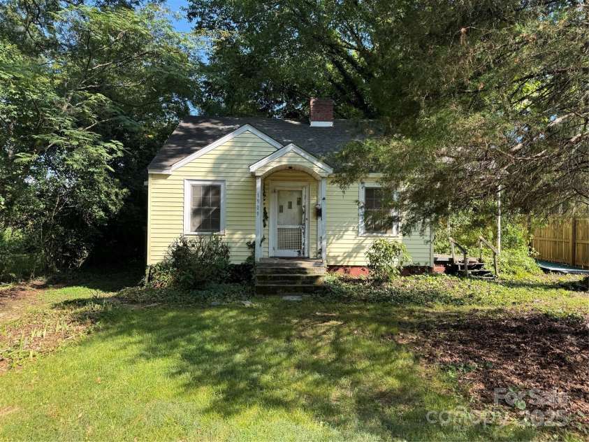 1909 Garibaldi Avenue, Charlotte, NC 28208.  MLS# CAR4285168, YatesRealty ID 28712. 