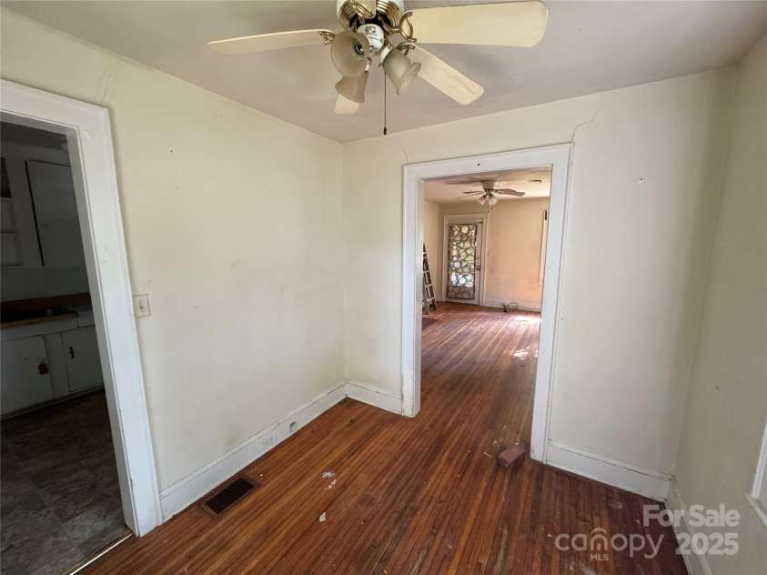 1909 Garibaldi Avenue, Charlotte, NC 28208.  MLS# CAR4285168, YatesRealty ID 28712. 