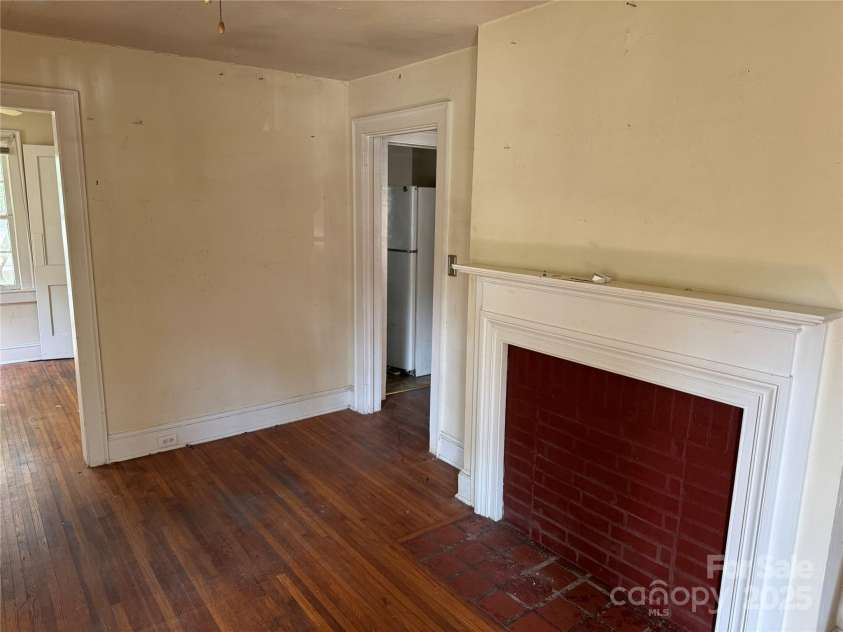 1909 Garibaldi Avenue, Charlotte, NC 28208.  MLS# CAR4285168, YatesRealty ID 28712. 