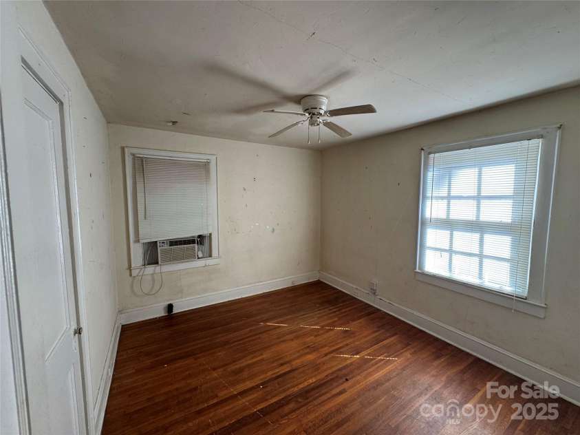 1909 Garibaldi Avenue, Charlotte, NC 28208.  MLS# CAR4285168, YatesRealty ID 28712. 