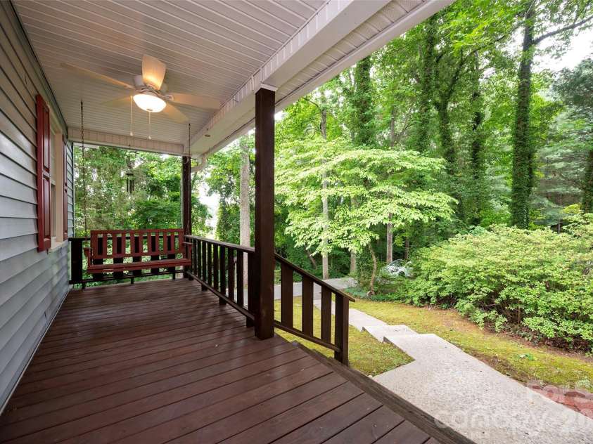 6175 La Crosse Court, Clemmons, NC 27012.  MLS# CAR4387613, YatesRealty ID 28712. 