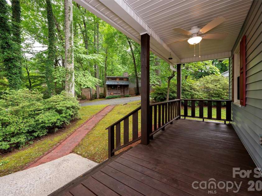 6175 La Crosse Court, Clemmons, NC 27012.  MLS# CAR4387613, YatesRealty ID 28712. 