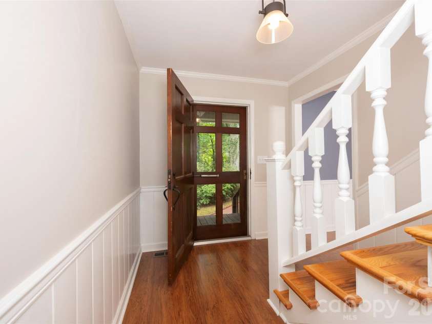 6175 La Crosse Court, Clemmons, NC 27012.  MLS# CAR4387613, YatesRealty ID 28712. 