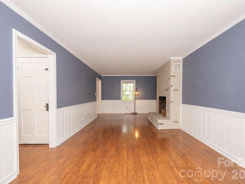 6175 La Crosse Court, Clemmons, NC 27012.  MLS# CAR4387613, YatesRealty ID 28712. 
