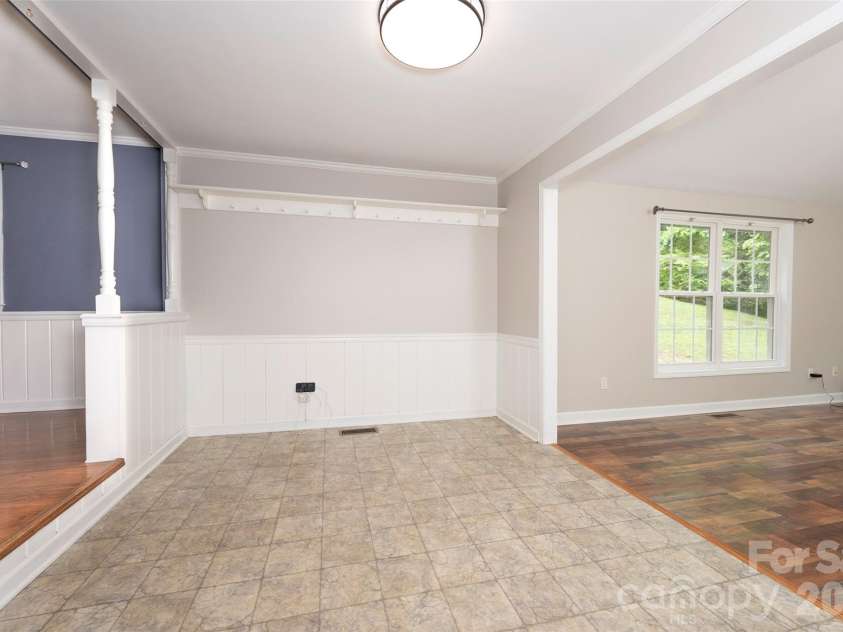 6175 La Crosse Court, Clemmons, NC 27012.  MLS# CAR4387613, YatesRealty ID 28712. 