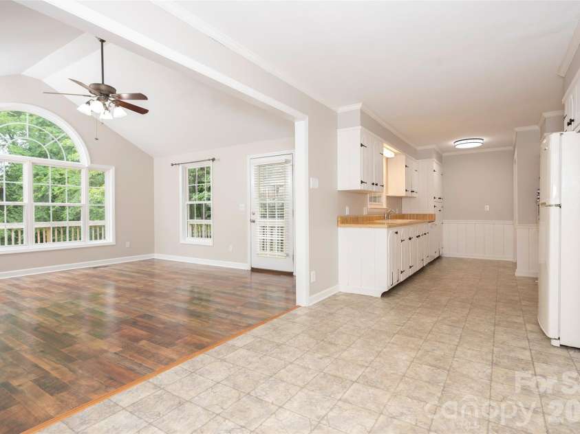6175 La Crosse Court, Clemmons, NC 27012.  MLS# CAR4387613, YatesRealty ID 28712. 
