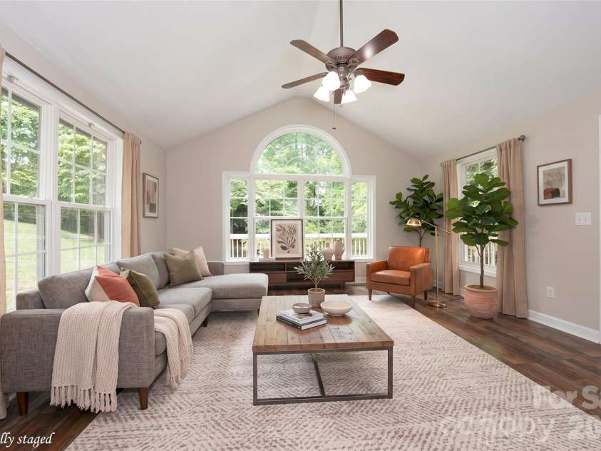 6175 La Crosse Court, Clemmons, NC 27012.  MLS# CAR4387613, YatesRealty ID 28712. 