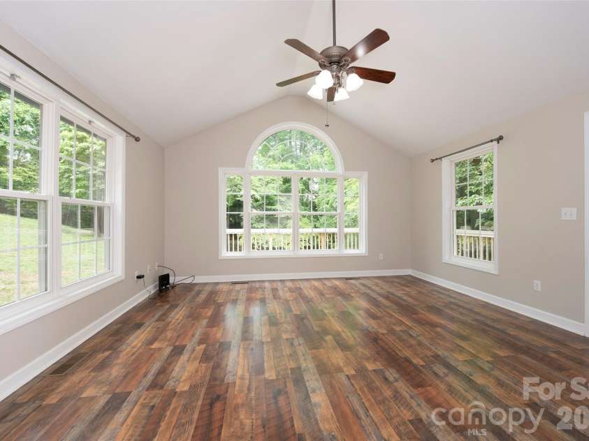 6175 La Crosse Court, Clemmons, NC 27012.  MLS# CAR4387613, YatesRealty ID 28712. 