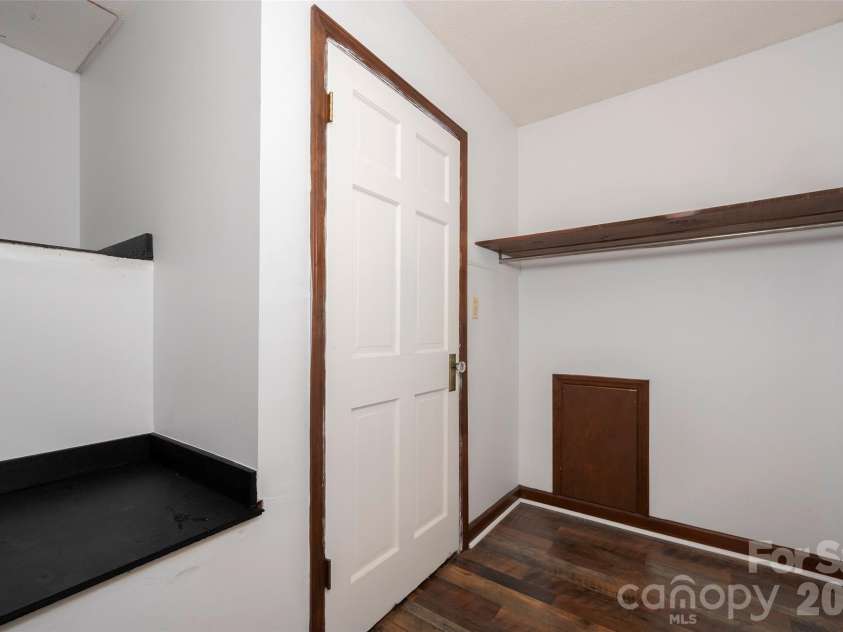 6175 La Crosse Court, Clemmons, NC 27012.  MLS# CAR4387613, YatesRealty ID 28712. 