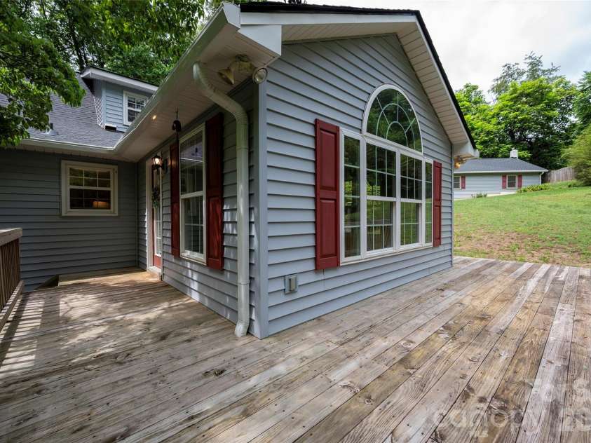 6175 La Crosse Court, Clemmons, NC 27012.  MLS# CAR4387613, YatesRealty ID 28712. 