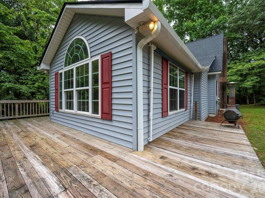 6175 La Crosse Court, Clemmons, NC 27012.  MLS# CAR4387613, YatesRealty ID 28712. 