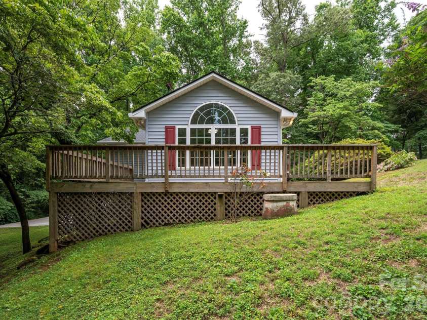6175 La Crosse Court, Clemmons, NC 27012.  MLS# CAR4387613, YatesRealty ID 28712. 