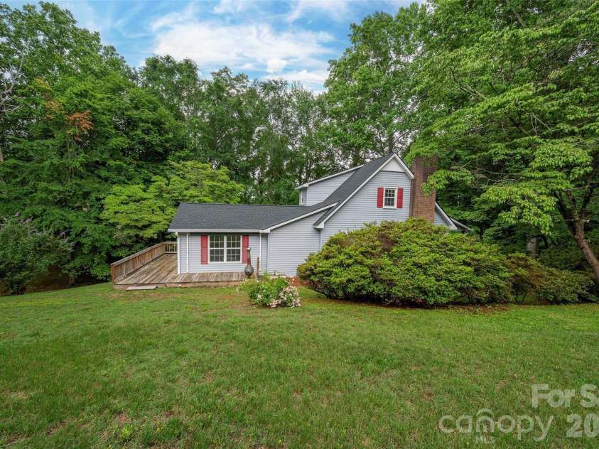 6175 La Crosse Court, Clemmons, NC 27012.  MLS# CAR4387613, YatesRealty ID 28712. 