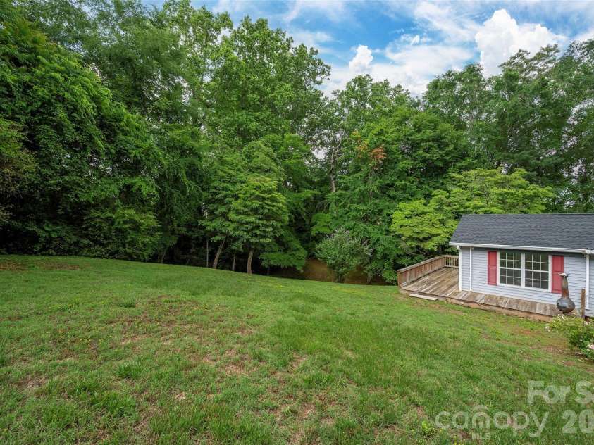 6175 La Crosse Court, Clemmons, NC 27012.  MLS# CAR4387613, YatesRealty ID 28712. 