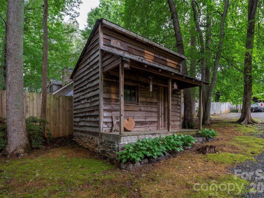 6175 La Crosse Court, Clemmons, NC 27012.  MLS# CAR4387613, YatesRealty ID 28712. 