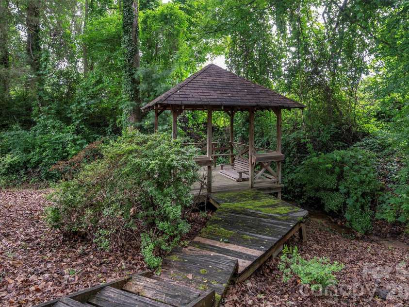 6175 La Crosse Court, Clemmons, NC 27012.  MLS# CAR4387613, YatesRealty ID 28712. 