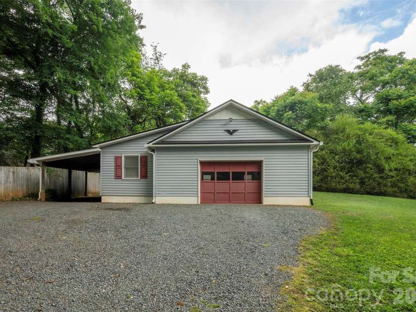 6175 La Crosse Court, Clemmons, NC 27012.  MLS# CAR4387613, YatesRealty ID 28712. 