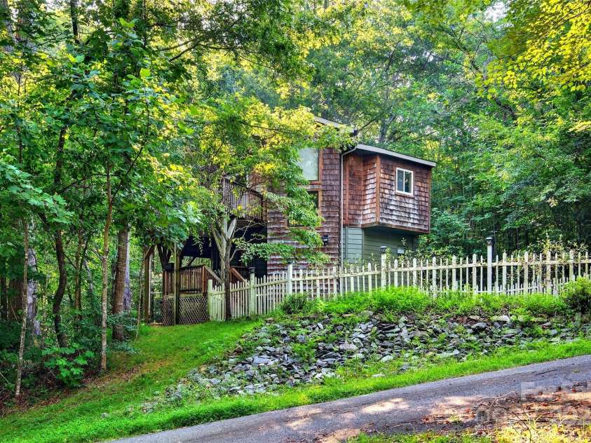 83 Cascades Parkway, Nebo, NC 28761.  MLS# CAR4281759, YatesRealty ID 28713. 