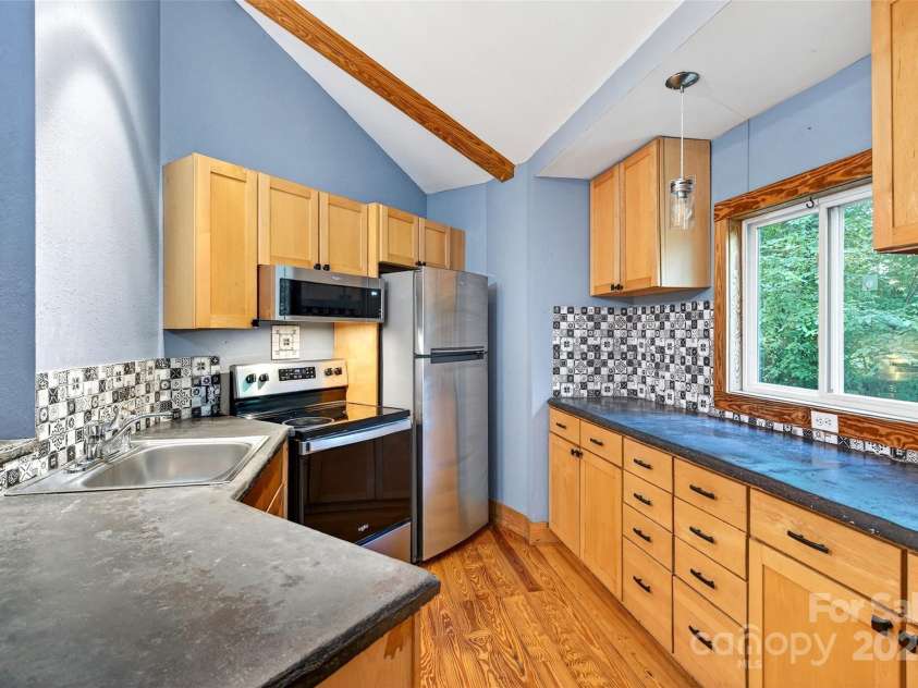 83 Cascades Parkway, Nebo, NC 28761.  MLS# CAR4281759, YatesRealty ID 28713. 