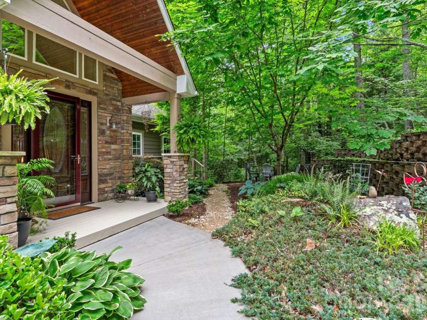 522 Silver Hawk Lane, Weaverville, NC 28787.  MLS# CAR4389288, YatesRealty ID 28715. 