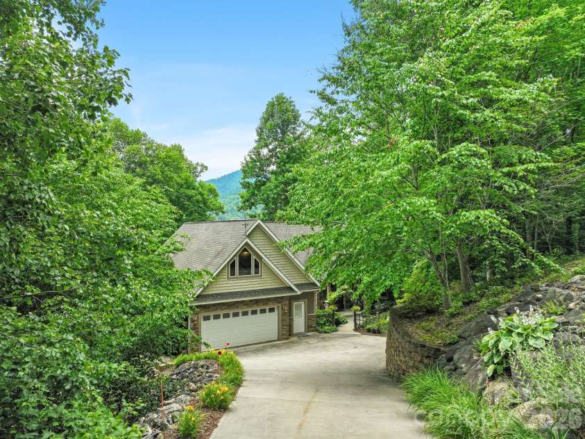 522 Silver Hawk Lane, Weaverville, NC 28787.  MLS# CAR4389288, YatesRealty ID 28715. 