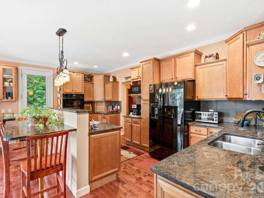 522 Silver Hawk Lane, Weaverville, NC 28787.  MLS# CAR4389288, YatesRealty ID 28715. 