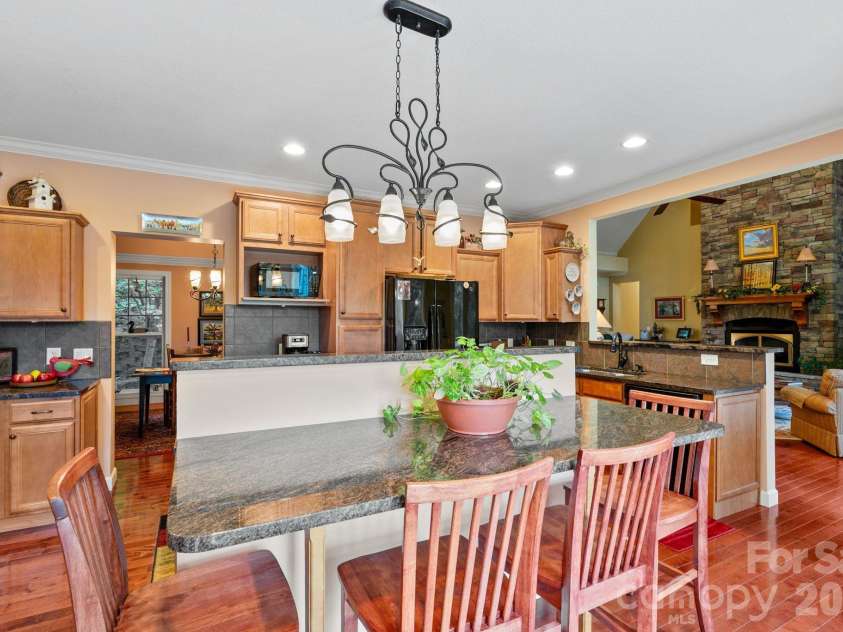 522 Silver Hawk Lane, Weaverville, NC 28787.  MLS# CAR4389288, YatesRealty ID 28715. 