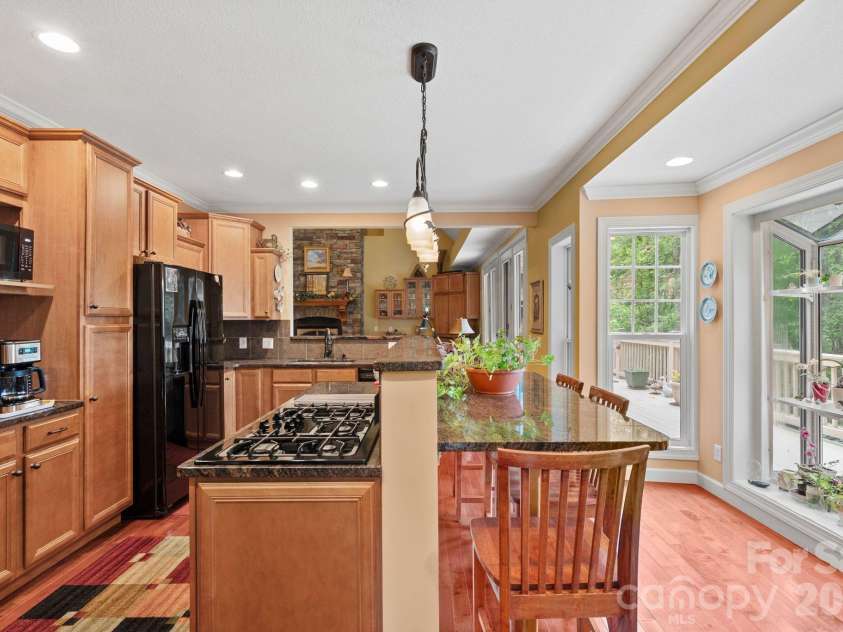 522 Silver Hawk Lane, Weaverville, NC 28787.  MLS# CAR4389288, YatesRealty ID 28715. 