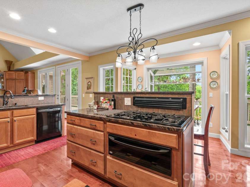 522 Silver Hawk Lane, Weaverville, NC 28787.  MLS# CAR4389288, YatesRealty ID 28715. 