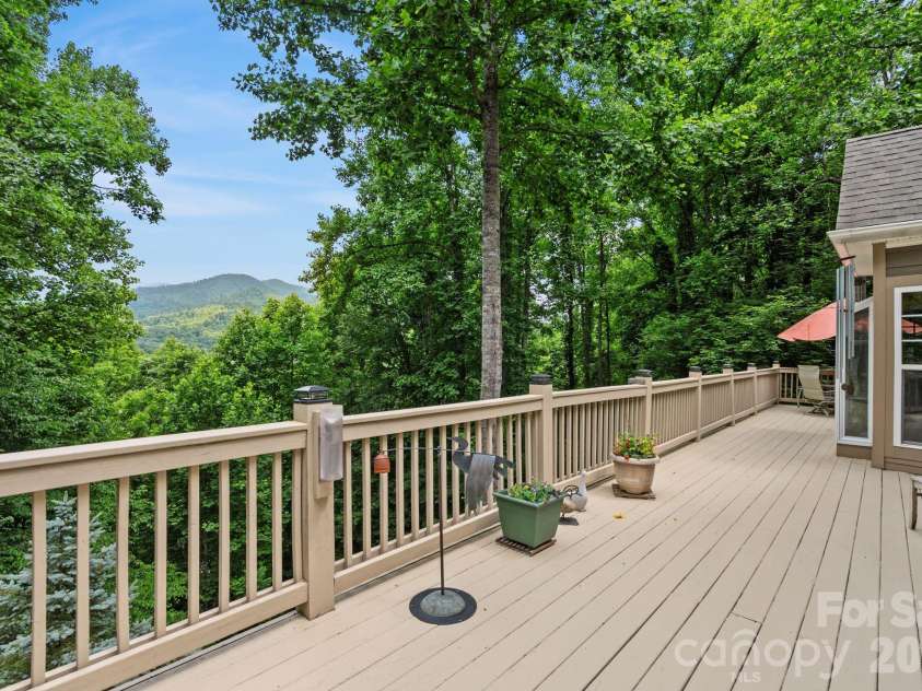 522 Silver Hawk Lane, Weaverville, NC 28787.  MLS# CAR4389288, YatesRealty ID 28715. 