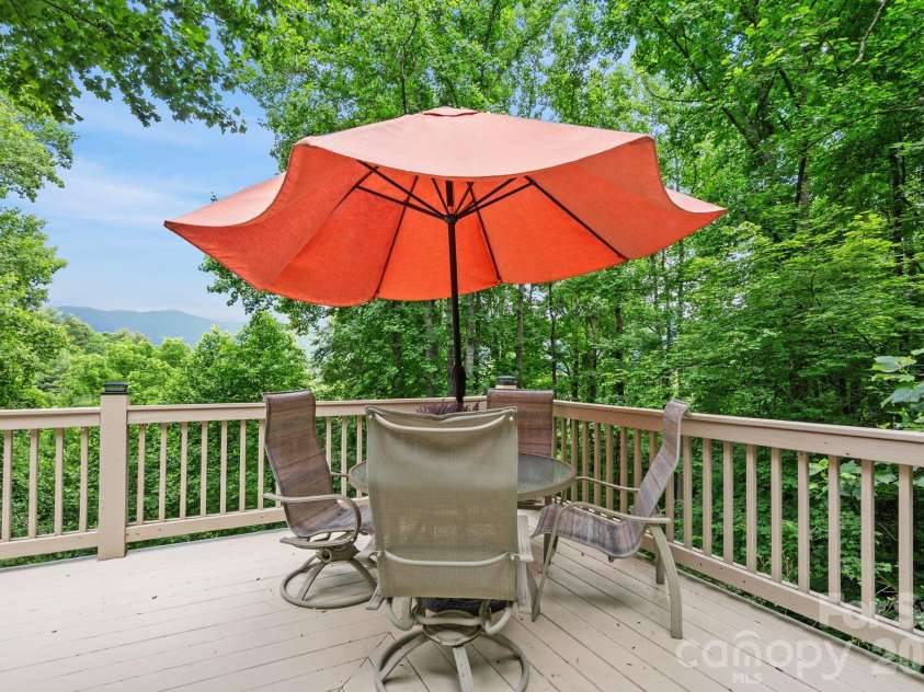 522 Silver Hawk Lane, Weaverville, NC 28787.  MLS# CAR4389288, YatesRealty ID 28715. 