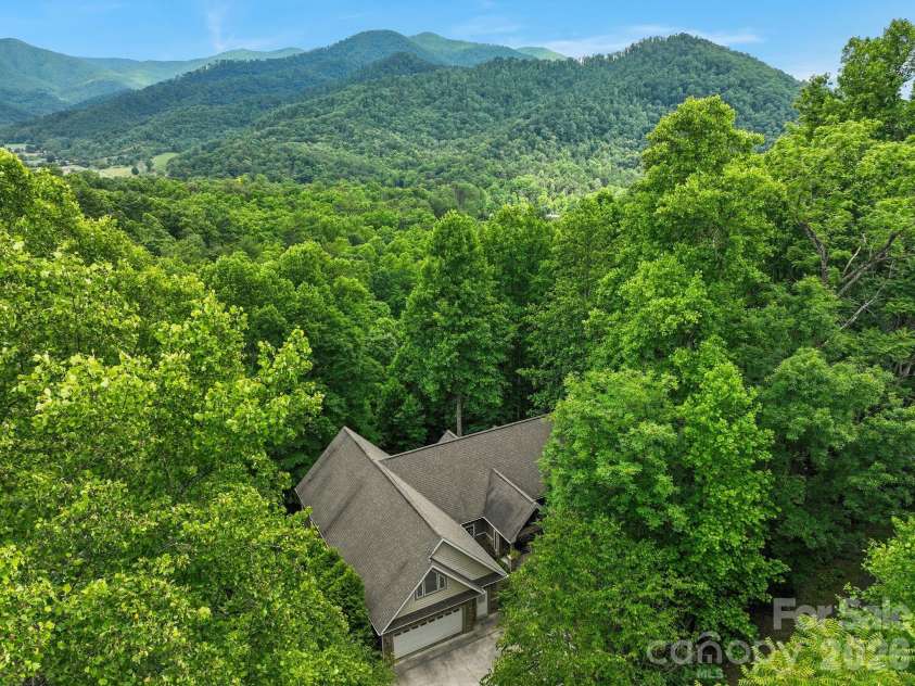 522 Silver Hawk Lane, Weaverville, NC 28787.  MLS# CAR4389288, YatesRealty ID 28715. 
